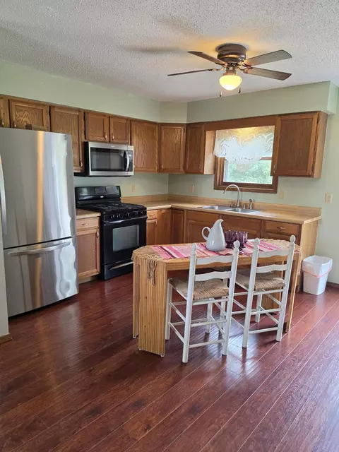 Kitchen - 557 Missouri 181, Gainesville, MO 65655 photo 2 of 4