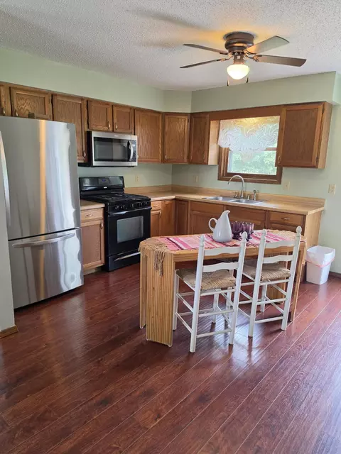Kitchen - 557 Missouri 181, Gainesville, MO 65655 photo 1 of 4