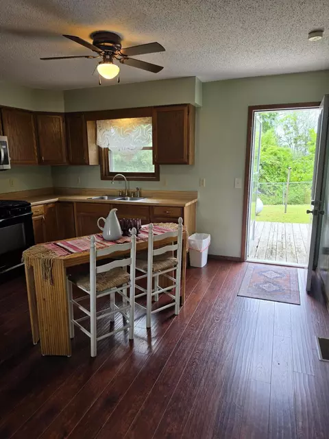 Kitchen - 557 Missouri 181, Gainesville, MO 65655 photo 3 of 4
