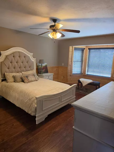 Bedroom - 557 Missouri 181, Gainesville, MO 65655 photo 1 of 7