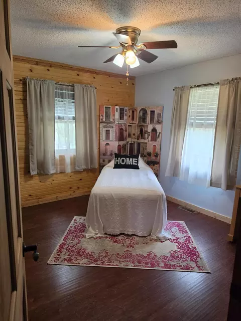 Bedroom - 557 Missouri 181, Gainesville, MO 65655 photo 5 of 7