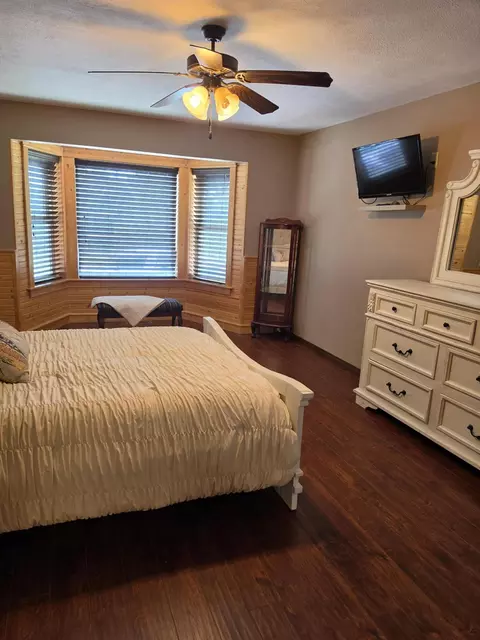 Bedroom - 557 Missouri 181, Gainesville, MO 65655 photo 2 of 7