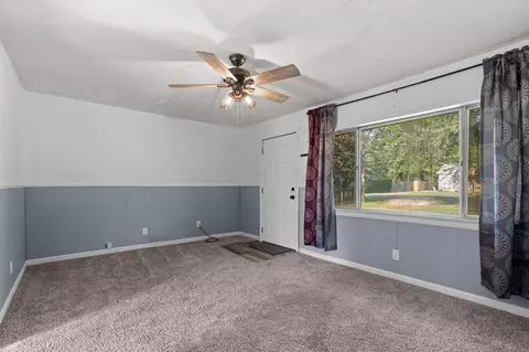 Living - 726 N Glenn Ave, Springfield, MO 65803 photo 2 of 3