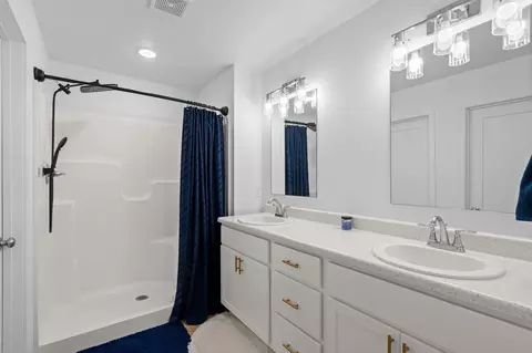 Bath - 598 S Caroline Ave, Republic, MO 65738 photo 2 of 3