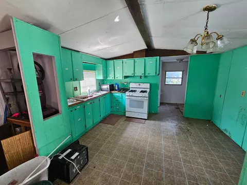 Kitchen - 1909 E 505th Rd, Halfway, MO 65663 photo 1 of 1