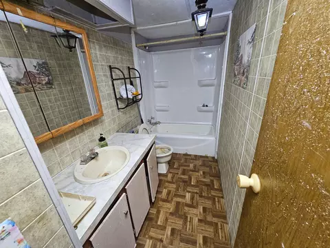 Bath - 1909 E 505th Rd, Halfway, MO 65663 photo 1 of 2