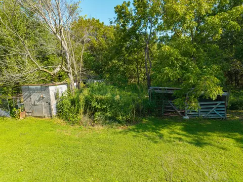 Exterior - 1909 E 505th Rd, Halfway, MO 65663 photo 6 of 13