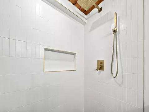 Bath - 101 W Secluded Ln, Nixa, MO 65714 photo 3 of 15