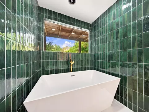 Bath - 101 W Secluded Ln, Nixa, MO 65714 photo 12 of 15