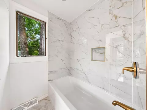 Bath - 101 W Secluded Ln, Nixa, MO 65714 photo 6 of 15