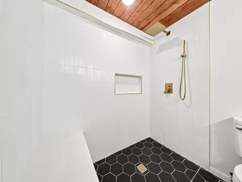 Bath - 101 W Secluded Ln, Nixa, MO 65714 photo 2 of 15