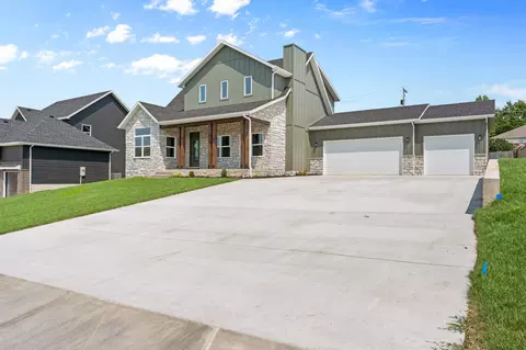 Exterior - 2071 E Will St, Republic, MO 65738 photo 3 of 10