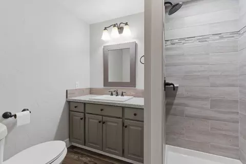 Bath - 1682 Pointe Royale Dr, Branson, MO 65616 photo 4 of 4