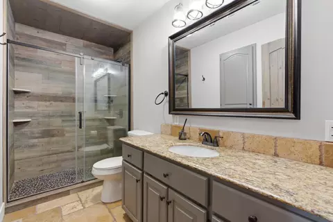 Bath - 1682 Pointe Royale Dr, Branson, MO 65616 photo 3 of 4