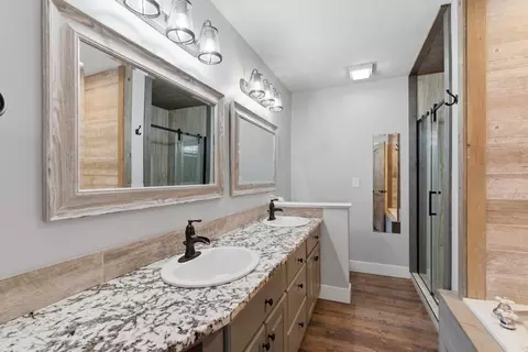 Bath - 1682 Pointe Royale Dr, Branson, MO 65616 photo 1 of 4