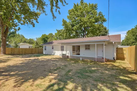 Exterior - 652 W University St, Springfield, MO 65807 photo 7 of 10