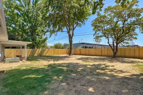 Exterior - 652 W University St, Springfield, MO 65807 photo 10 of 10