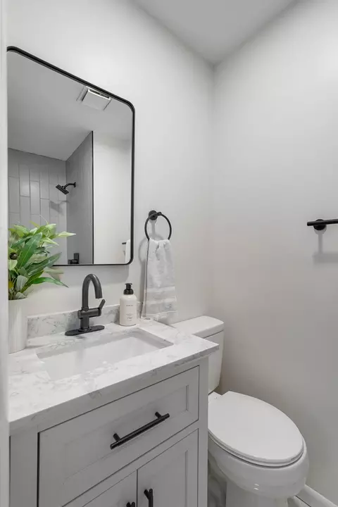 Bath - 652 W University St, Springfield, MO 65807 photo 1 of 4