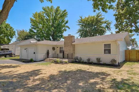Exterior - 652 W University St, Springfield, MO 65807 photo 3 of 10