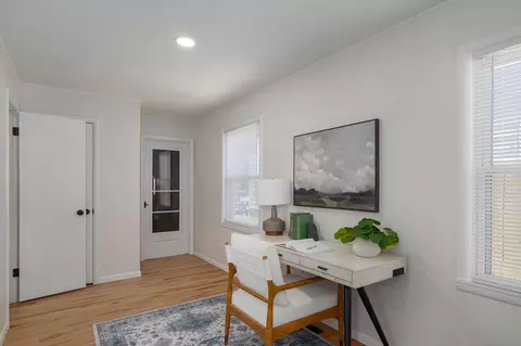 Entry Way - 652 W University St, Springfield, MO 65807 photo 1 of 1