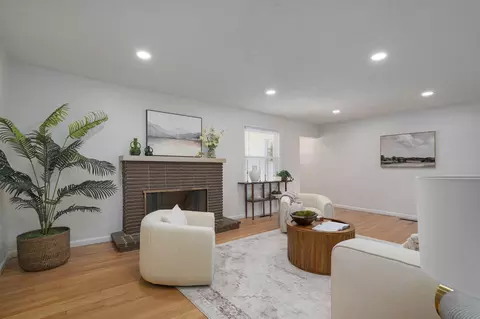 Living - 652 W University St, Springfield, MO 65807 photo 3 of 4