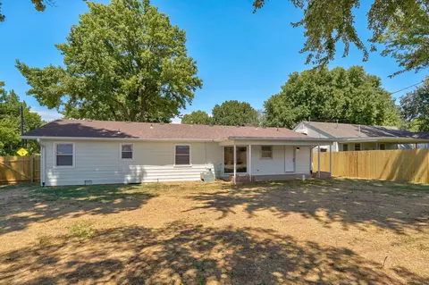Exterior - 652 W University St, Springfield, MO 65807 photo 8 of 10