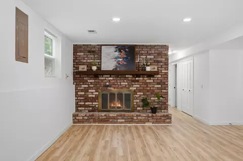 Living - 5055 S Walnut Hill Rd, Springfield, MO 65810 photo 7 of 7