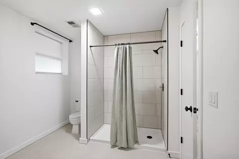 Bath - 5055 S Walnut Hill Rd, Springfield, MO 65810 photo 8 of 8