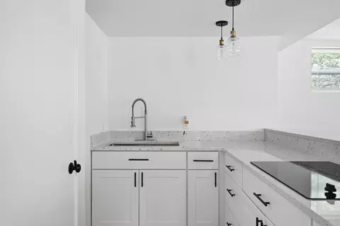 Kitchen - 5055 S Walnut Hill Rd, Springfield, MO 65810 photo 5 of 6