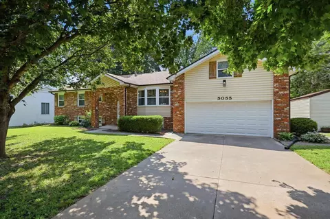 Exterior - 5055 S Walnut Hill Rd, Springfield, MO 65810 photo 3 of 8