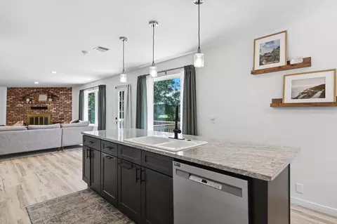 Kitchen - 5055 S Walnut Hill Rd, Springfield, MO 65810 photo 4 of 6