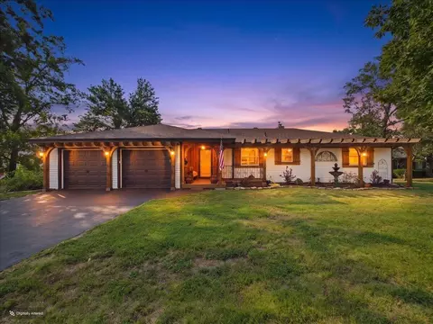 38 Skyline Dr, Kimberling City, MO 65686