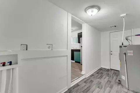 Entry Way - 827 E Garfield St, Springfield, MO 65803 photo 1 of 1