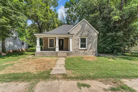Exterior - 827 E Garfield St, Springfield, MO 65803 photo 5 of 6