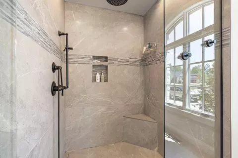 Bath - 871 E Kenmare Ct, Nixa, MO 65714 photo 6 of 7