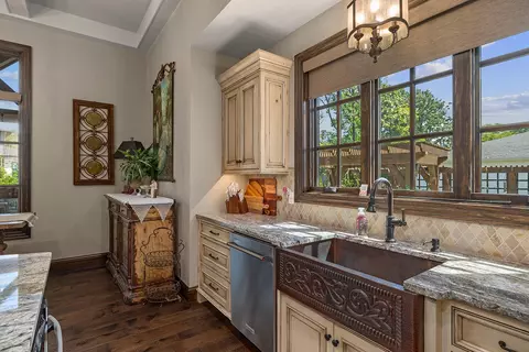 Kitchen - 871 E Kenmare Ct, Nixa, MO 65714 photo 7 of 10
