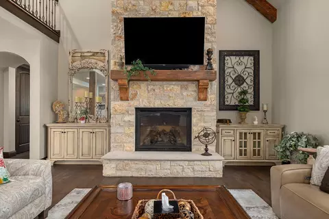 Living - 871 E Kenmare Ct, Nixa, MO 65714 photo 3 of 6