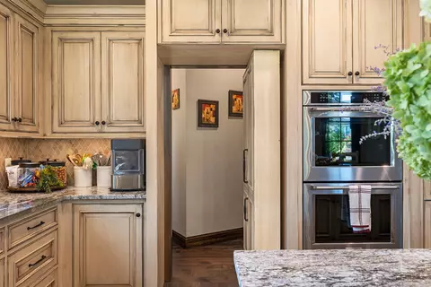 Kitchen - 871 E Kenmare Ct, Nixa, MO 65714 photo 9 of 10