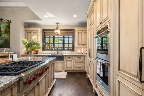 Kitchen - 871 E Kenmare Ct, Nixa, MO 65714 photo 4 of 10