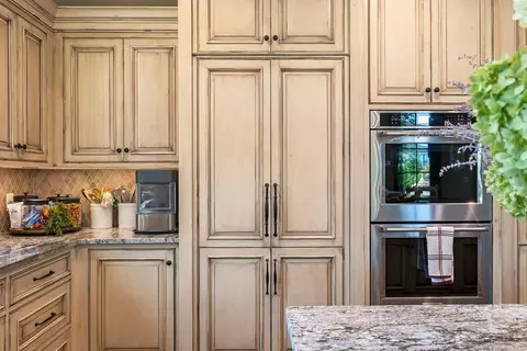 Kitchen - 871 E Kenmare Ct, Nixa, MO 65714 photo 8 of 10