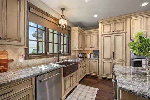 Kitchen - 871 E Kenmare Ct, Nixa, MO 65714 photo 6 of 10