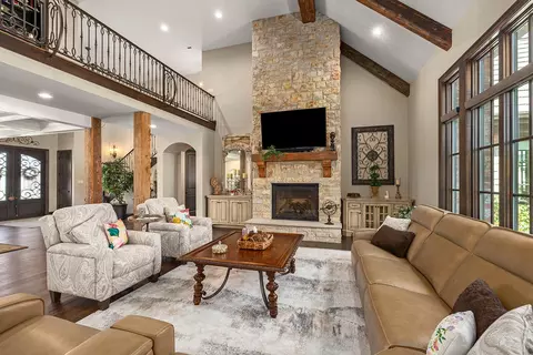 Living - 871 E Kenmare Ct, Nixa, MO 65714 photo 1 of 6