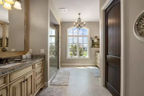 Bath - 871 E Kenmare Ct, Nixa, MO 65714 photo 2 of 7