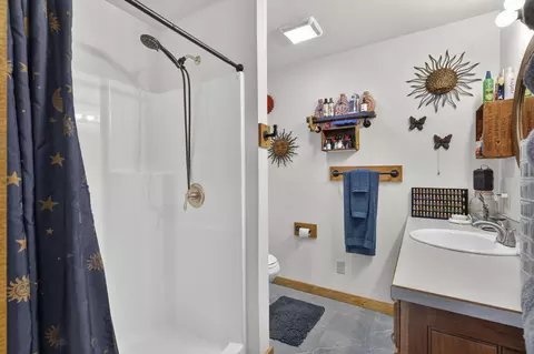 Bath - 280 Auburn Rd, Branson, MO 65616 photo 1 of 3