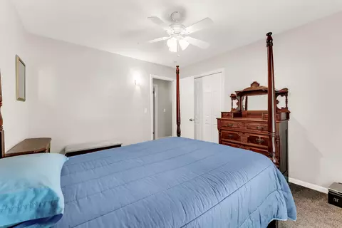 Bedroom - 1512 E Walnut Lawn St, Springfield, MO 65804 photo 4 of 6