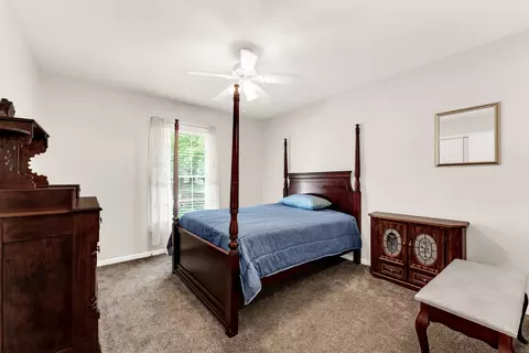 Bedroom - 1512 E Walnut Lawn St, Springfield, MO 65804 photo 3 of 6