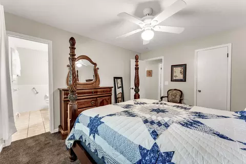 Bedroom - 1512 E Walnut Lawn St, Springfield, MO 65804 photo 2 of 6