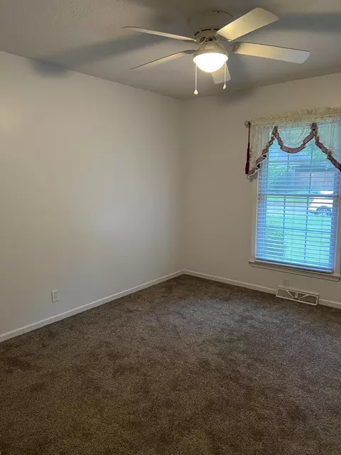 Bedroom - 1512 E Walnut Lawn St, Springfield, MO 65804 photo 6 of 6