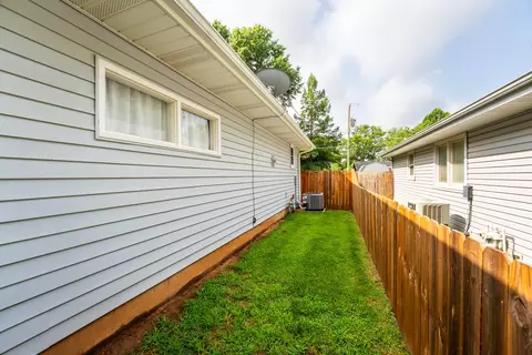 Exterior - 1512 E Walnut Lawn St, Springfield, MO 65804 photo 8 of 8