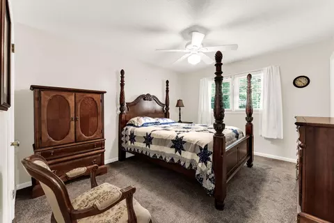 Bedroom - 1512 E Walnut Lawn St, Springfield, MO 65804 photo 1 of 6